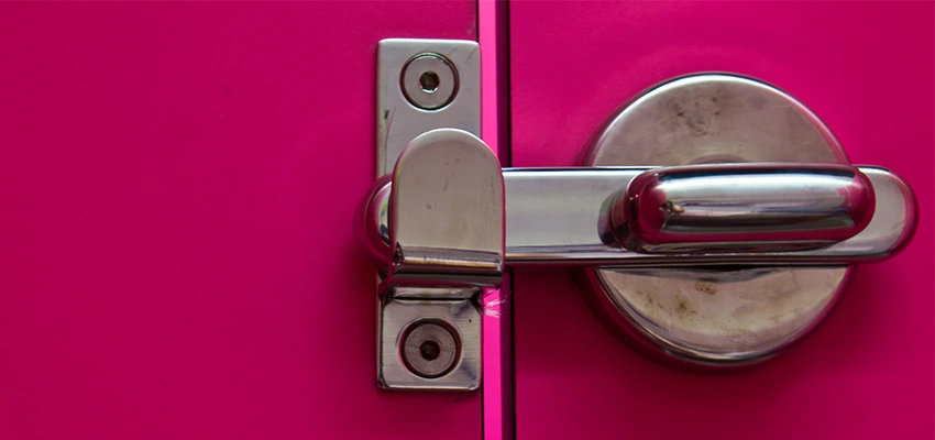 Childproof Gate Lock in Glendale, California