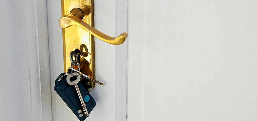 Broken Door Key Extraction in Glendale, CA